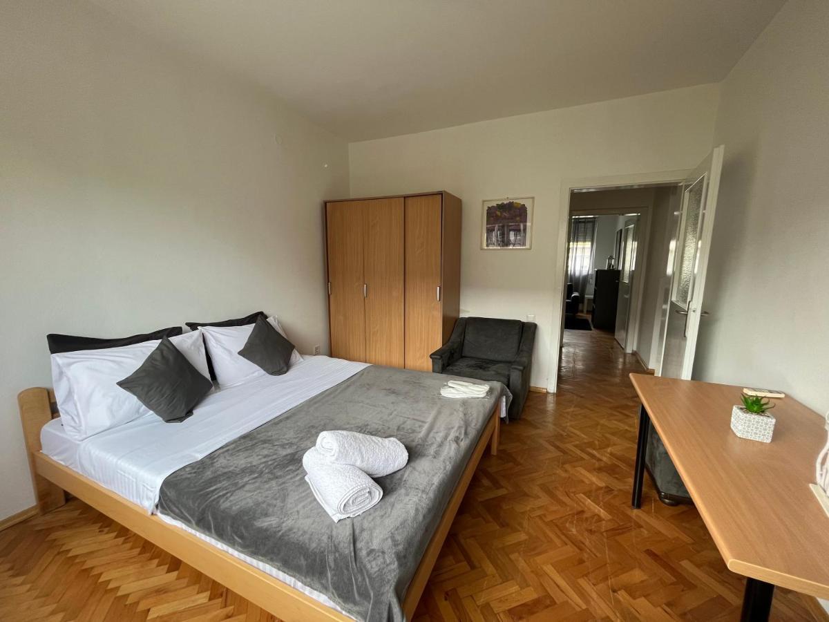 M - Square Private Rooms Skopje Exteriér fotografie