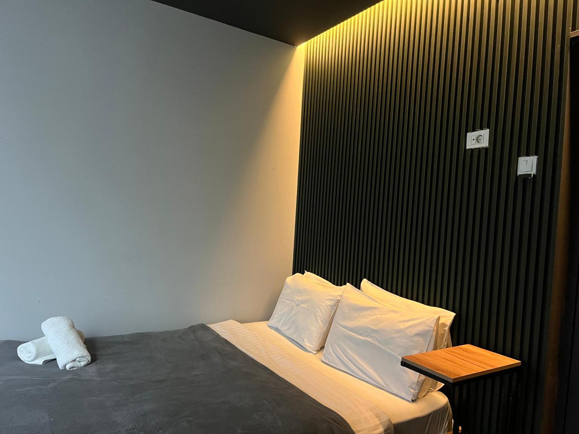 M - Square Private Rooms Skopje Pokoj fotografie